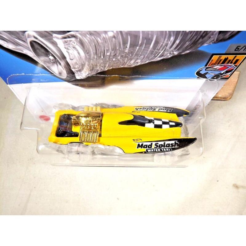 Hot Wheels Mad Splash HW Metro – 1/64 Scale Die-Cast Car, Yellow, 168/250 In Series - View #9