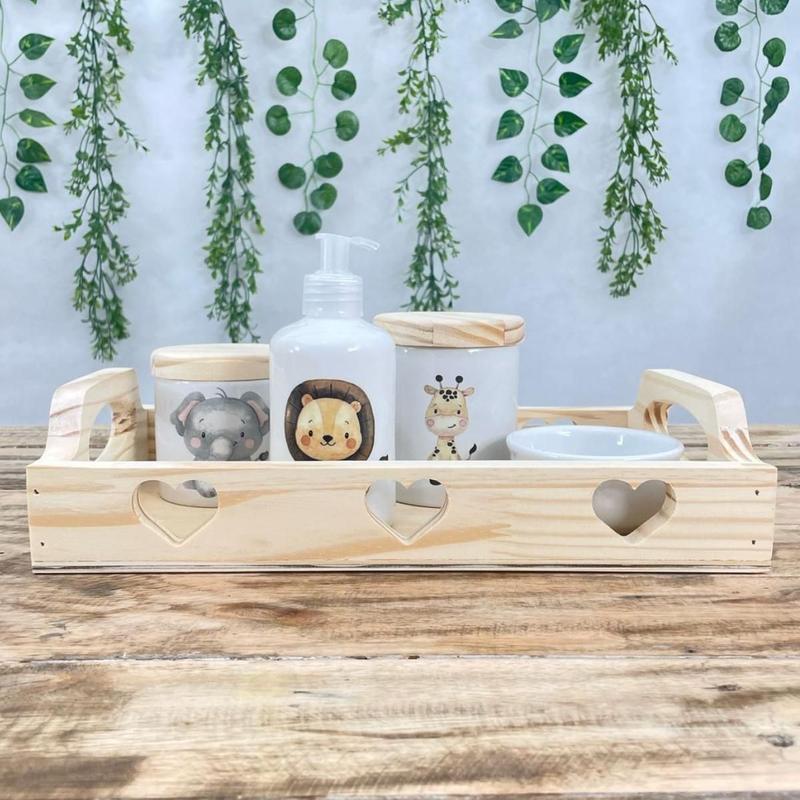 Kit Higiene Bebê Safari 6 Peças - Bandeja, Potes, Porta álcool - Peças