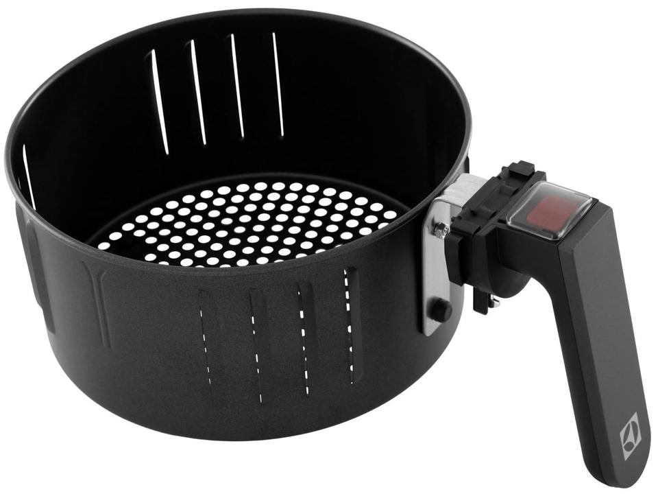 Air Fryer Electrolux Efficient Rita Lobo EAF15 Preta com Timer 4,5L - 14