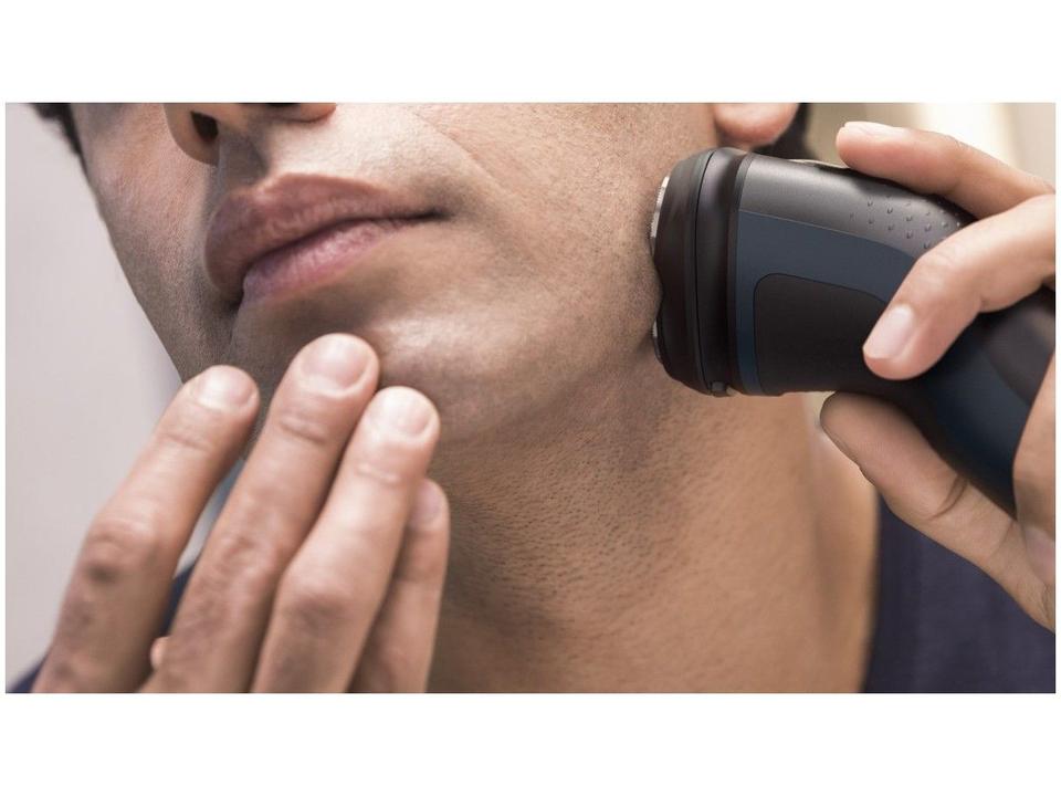 Barbeador Elétrico Philips Series 1000 AquaTouch Seco e Molhado 1 Velocidade - 2