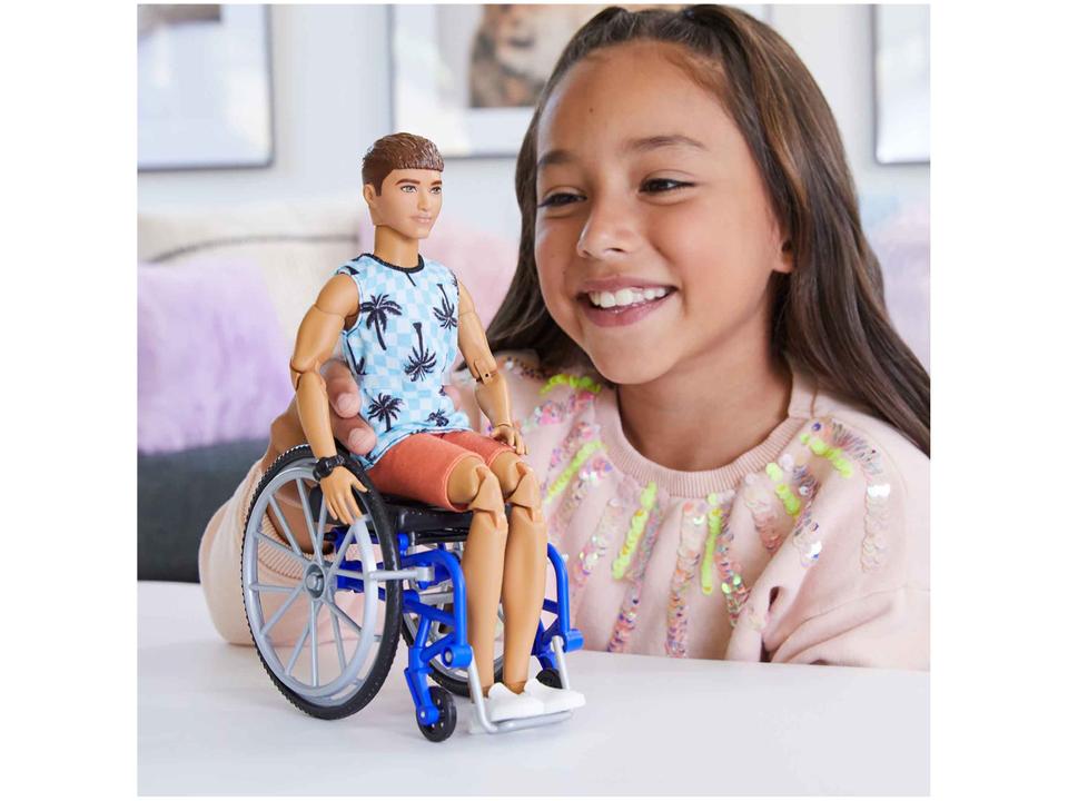 Boneco Ken Fashionista com Cadeira de Rodas - 1