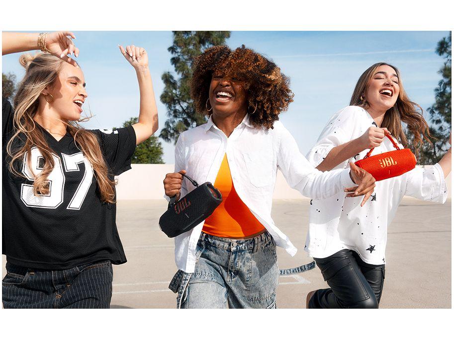 Caixa de Som JBL Charge 6 JBLCHARGE6BLKBR Bluetooth Amplificada Portátil IP68 30W RMS - 4