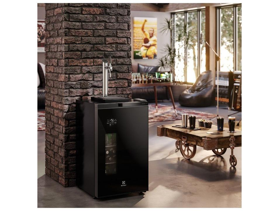 Cervejeira com Chopeira Electrolux Home Bar EB10C Vertical Preta 100L Frost Free - 3