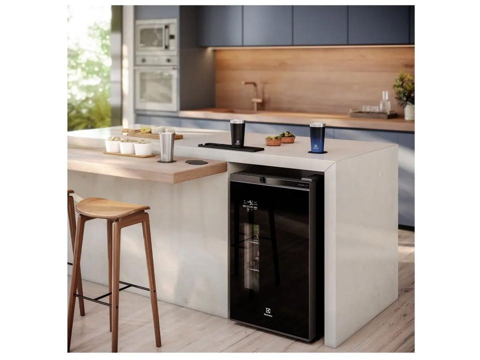 Cervejeira Electrolux Home Bar EB100 Vertical Preta 100L Frost Free - 2