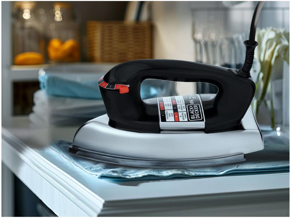 Ferro de Passar Roupa a Seco Black&Decker VFA-1110 Preto - 1
