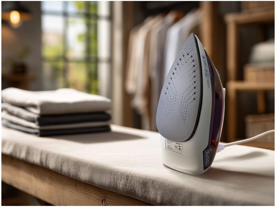 Ferro de Passar Roupa a Vapor e a Seco Black+Decker FX1050 Branco e Roxo - 2