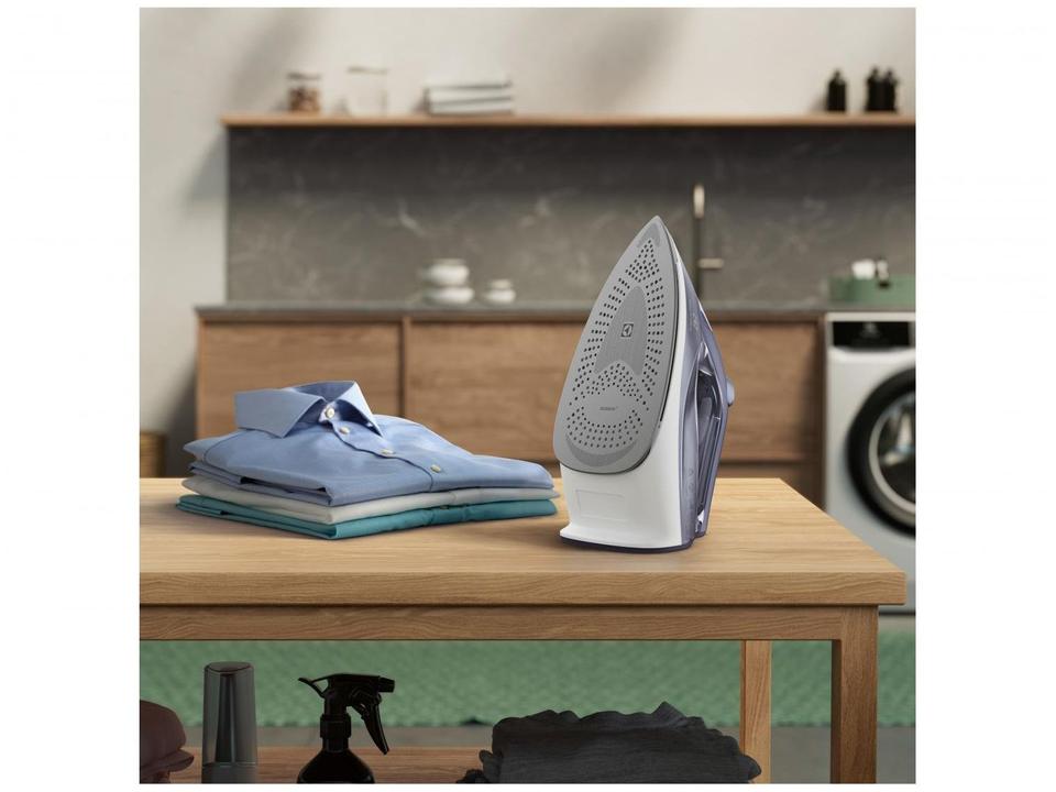 Ferro de Passar Roupa a Vapor e a Seco Electrolux - 12