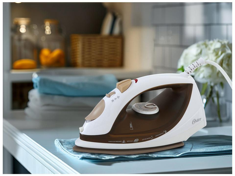Ferro de Passar Roupa a Vapor Oster GCSTBS5907 - 1