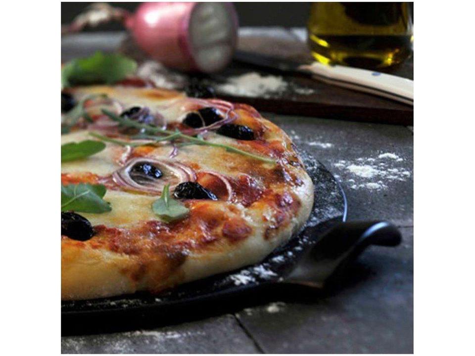 Forma para Pizza de Cerâmica Redonda com Alças 37cm Emile Henry Técnica - 3