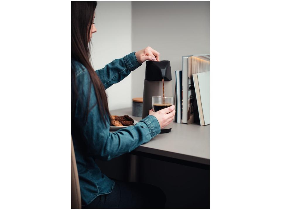 Garrafa Térmica Tramontina 1L Exata Bege e Preta - 3