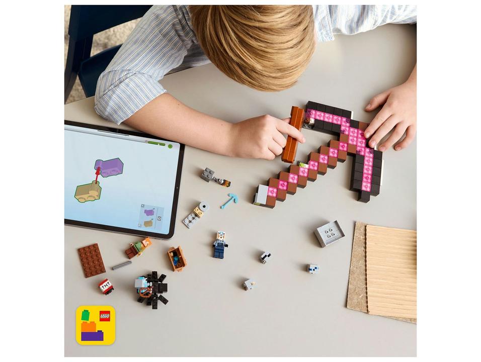 LEGO A Mina da Picareta 21277 530 Peças - 1