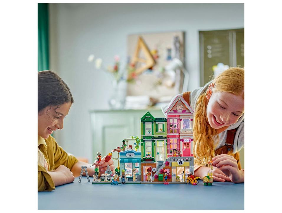 LEGO Apartamentos e Lojas de Heartlake City 42670 - 2