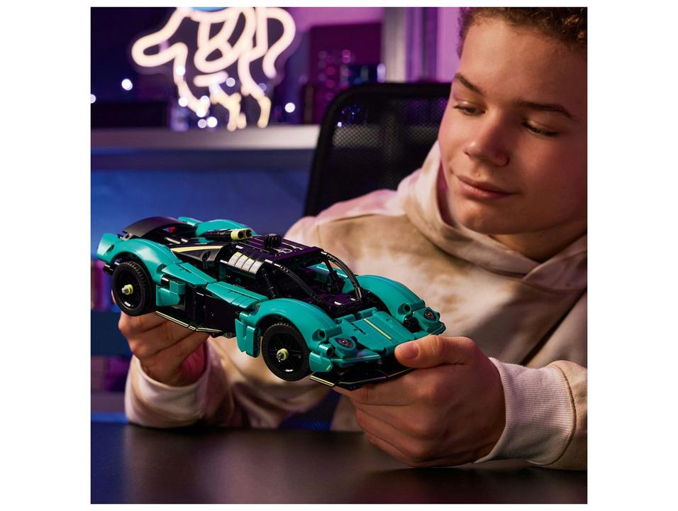 LEGO Aston Martin Valkyrie 42208 - 2