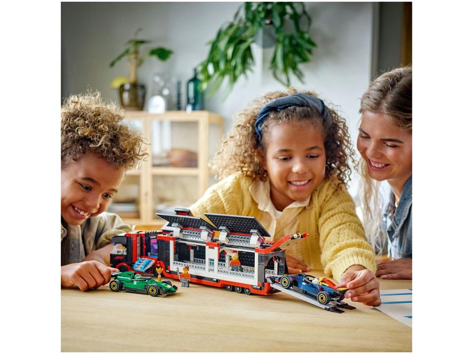 LEGO Caminhão de F1 com Carros de F1 RB20 e AMR24 - 2