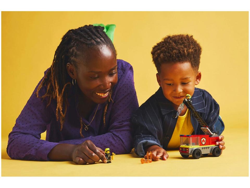 LEGO Caminhão dos Bombeiros com Escada de Combate - 2