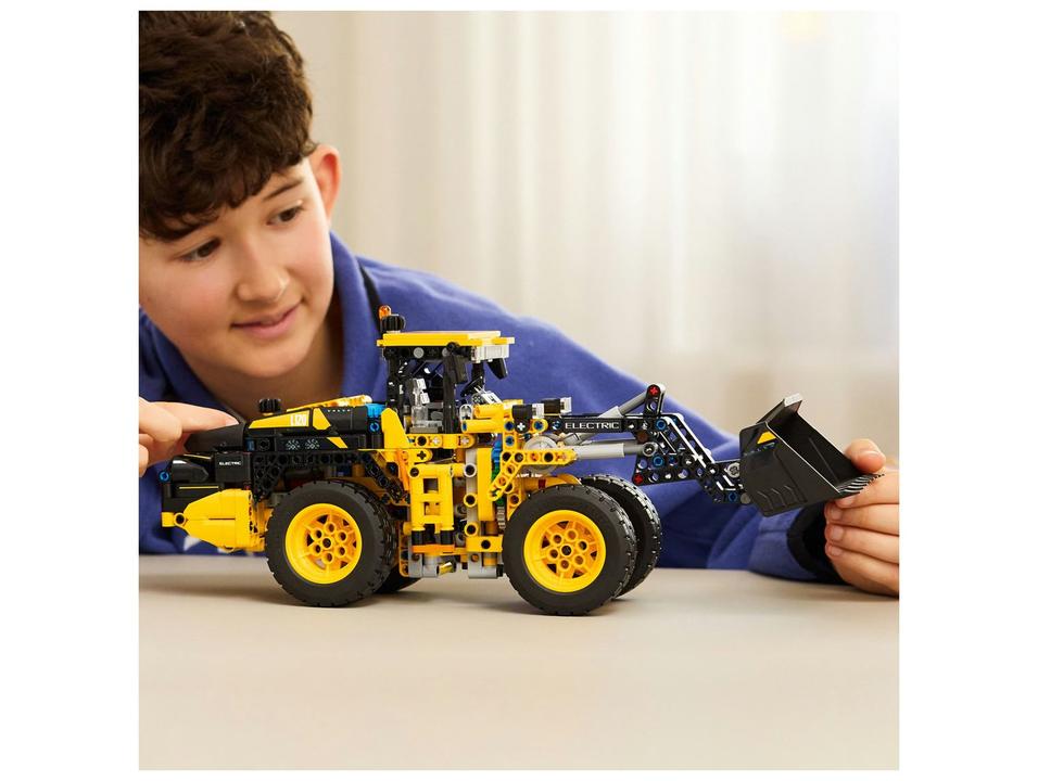 LEGO Carregadeira de Rodas Volvo L120 Electric - 1