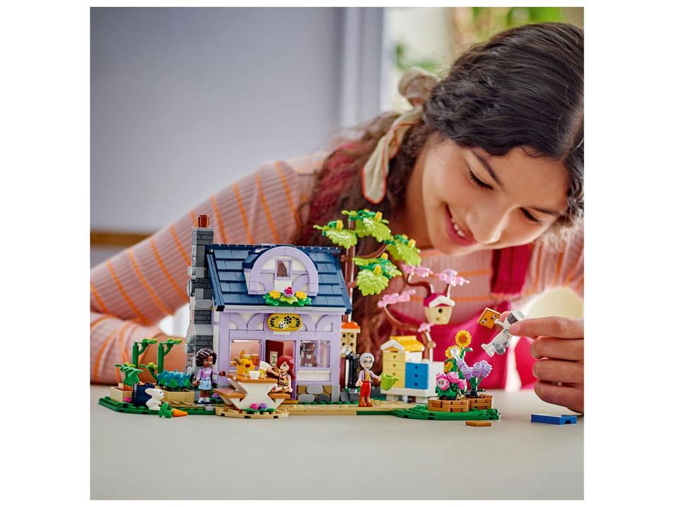 LEGO Casa e Jardim de Flores dos Apicultores 42669 - 2