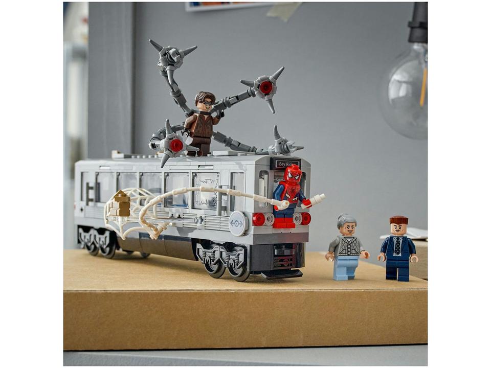 LEGO Cena de Homem-Aranha vs. Doc Ock no Trem - 3
