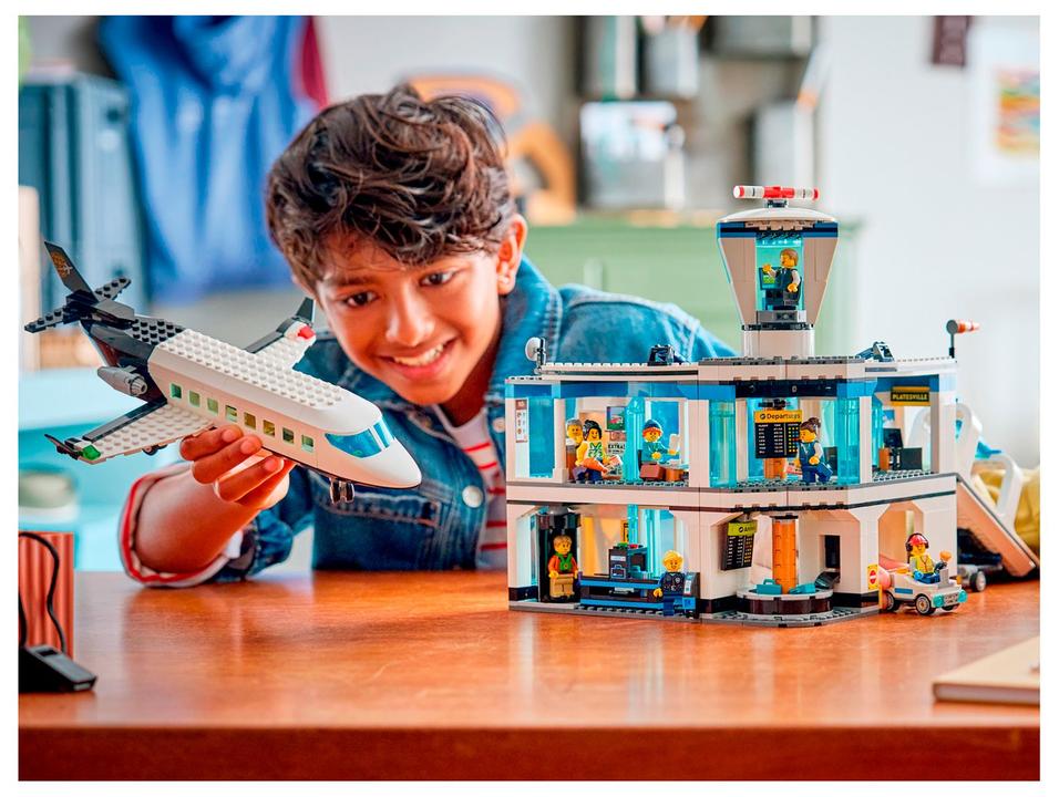 LEGO City Aeroporto com Avião 60502 887 Peças - 2