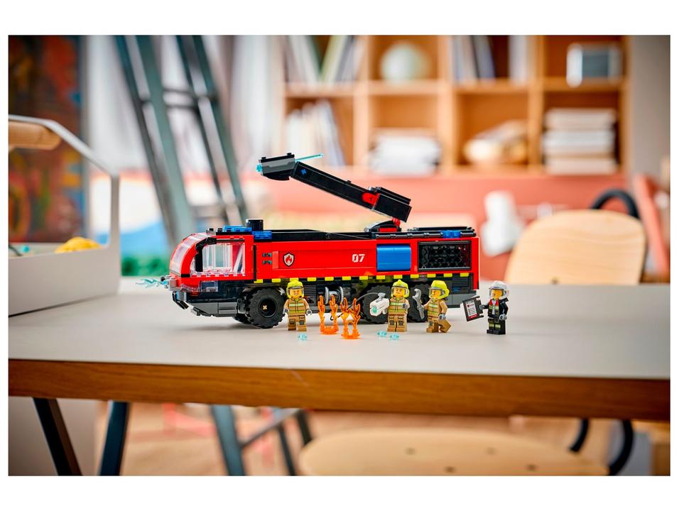LEGO City Caminhão de Bombeiros e Aeroporto - 1