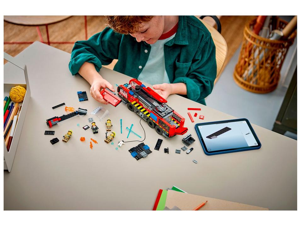 LEGO City Caminhão de Bombeiros e Aeroporto - 3