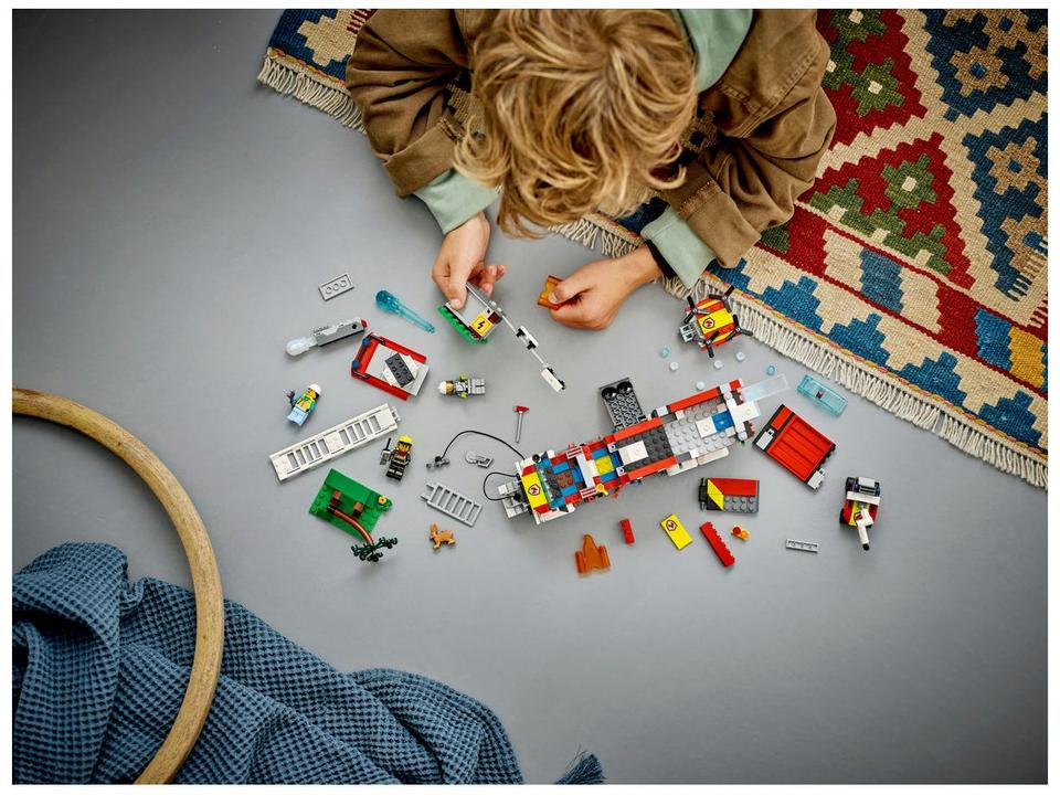 LEGO City Caminhão de Comando dos Bombeiros - 4