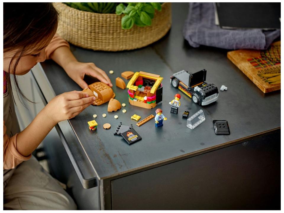 LEGO City Caminhão de Hambúrgueres 60404 - 3