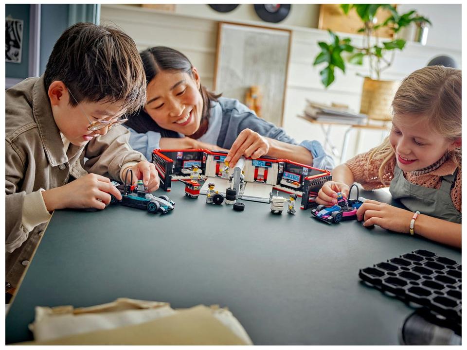 LEGO Garagem de F1 e Carros da Mercedes-AMG e - 2