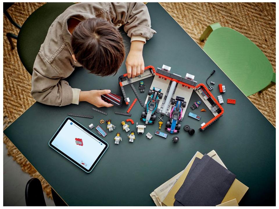 LEGO Garagem de F1 e Carros da Mercedes-AMG e - 1