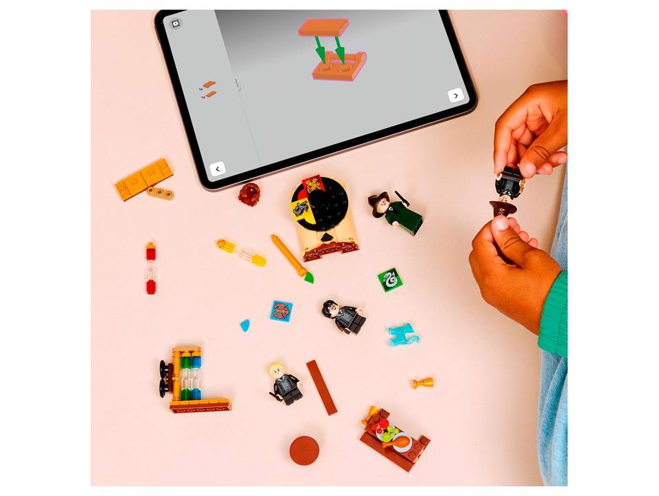 LEGO Harry Potter Hogwarts Castle: Sorting Hat - 2