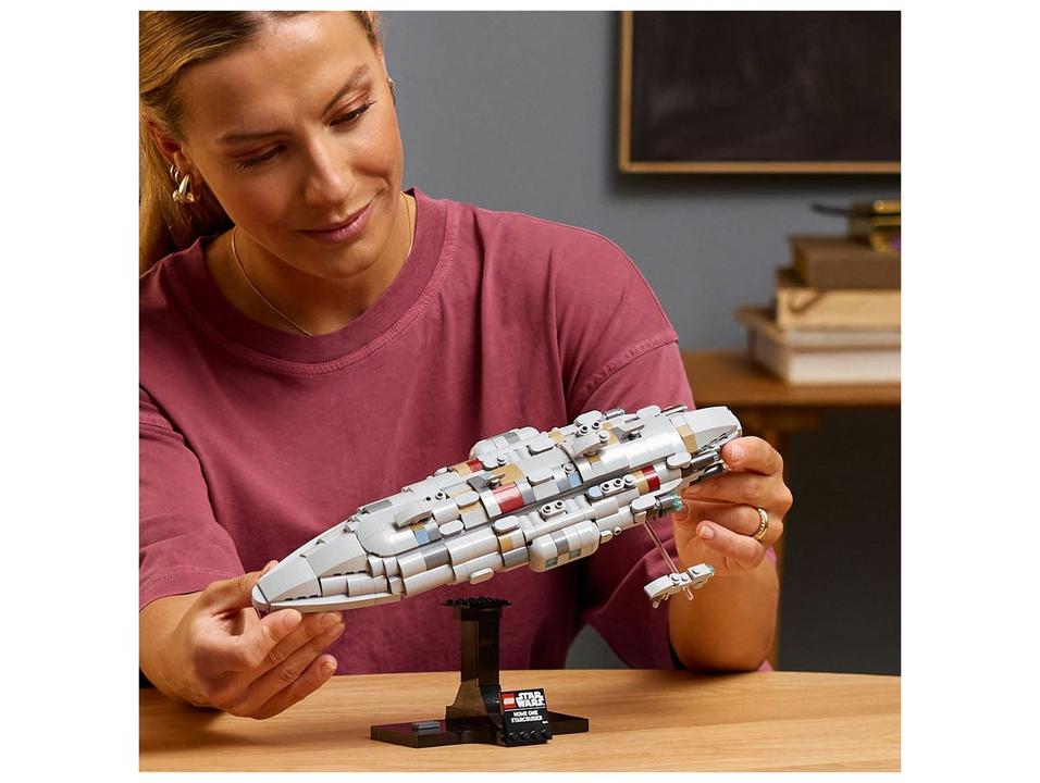 LEGO Home One Starcruiser 75405 559 Peças - 1