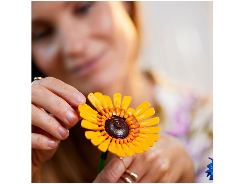 LEGO Icons Buquê de Flores Silvestres 939 Peças - 11