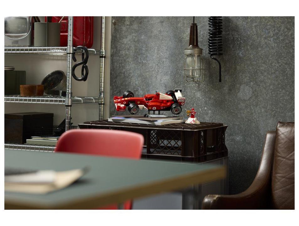 LEGO Icons Ferrari F2004 e Michael Schumacher - 2