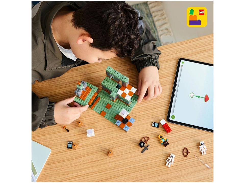 LEGO Minecraft A Câmara do Desafio 21271 322 Peças - 1
