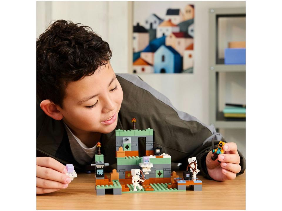 LEGO Minecraft A Câmara do Desafio 21271 322 Peças - 2