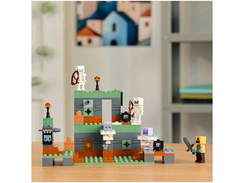 LEGO Minecraft A Câmara do Desafio 21271 322 Peças - 4