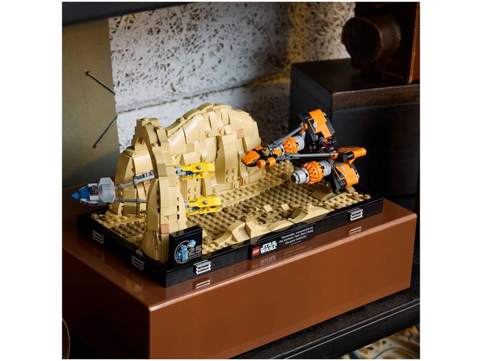 LEGO Star Wars Diorama da Corrida de Pods de Mos - 7
