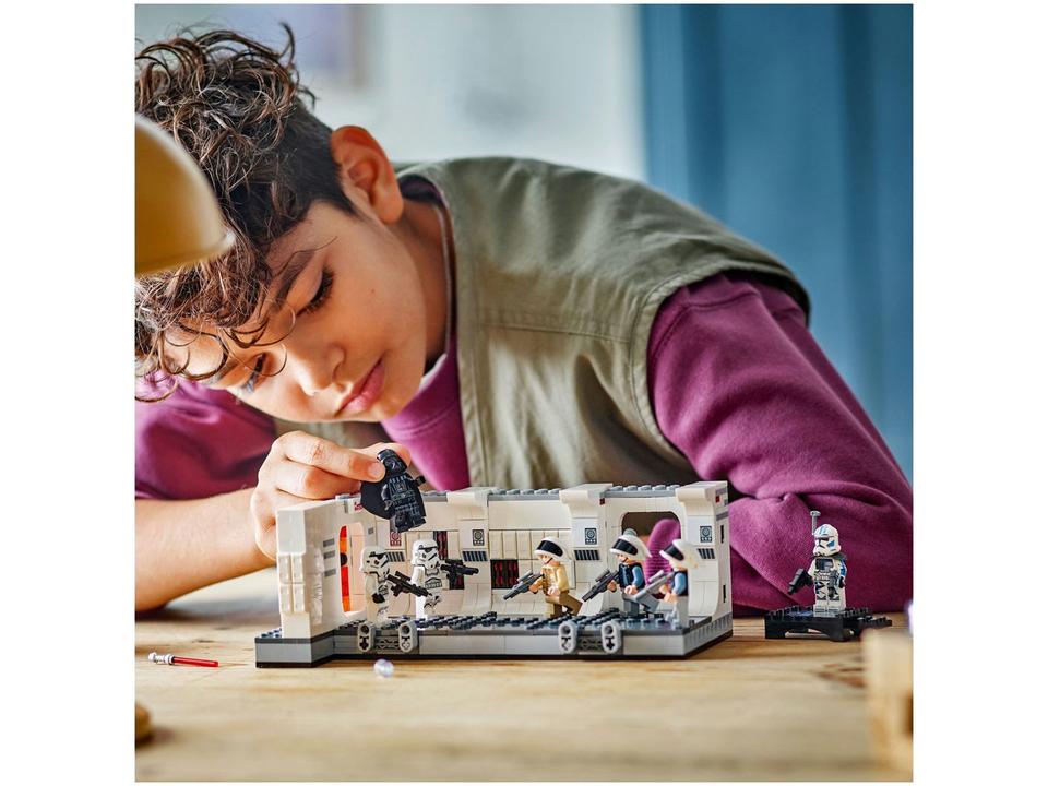 LEGO Star Wars Embarcando na Tantive IV 75387 - 8