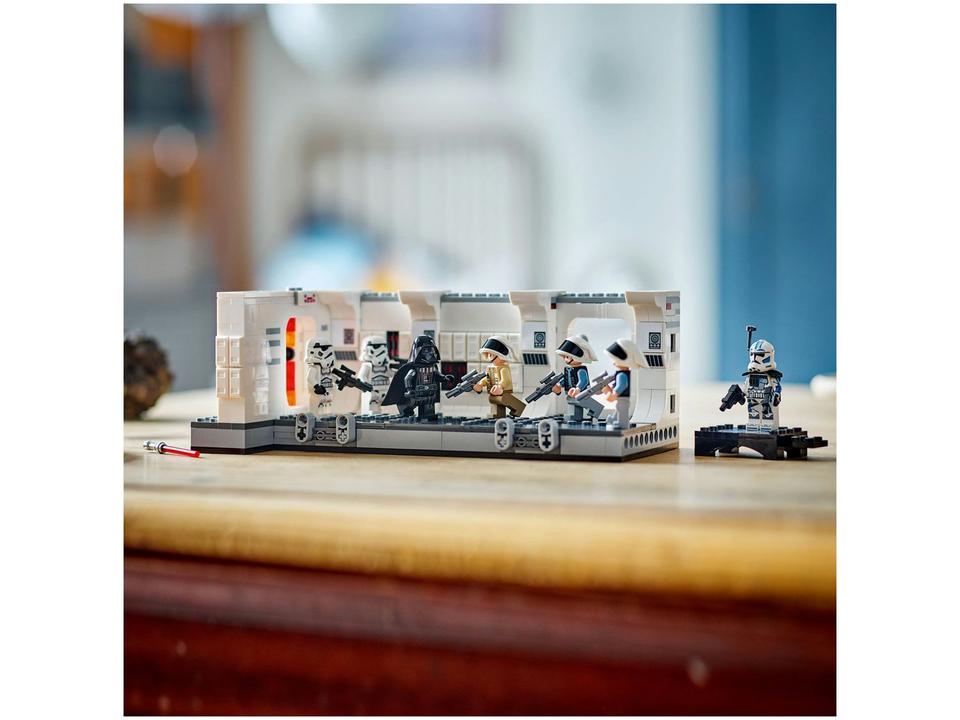 LEGO Star Wars Embarcando na Tantive IV 75387 - 5