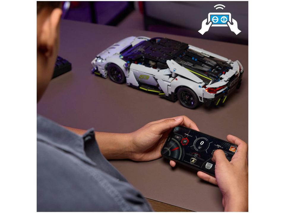 LEGO Supercarro Esportivo Lamborghini Revuelto - 2