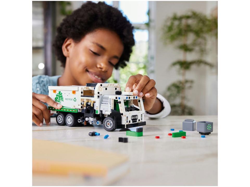 LEGO Technic Caminhão de Lixo Mack LR Electric - 3