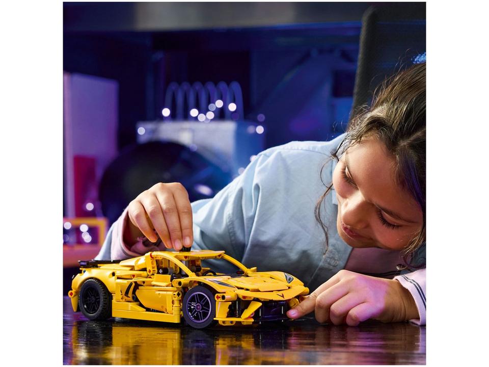 LEGO Technic Chevrolet Corvette Stingray 42205 - 1