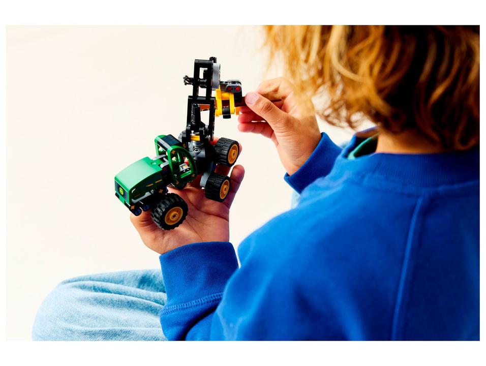 LEGO Technic Colheitadeira de Rodas John Deere - 3