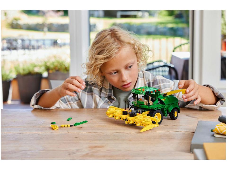 LEGO Technic John Deere 9700 Forage Harvester - 3