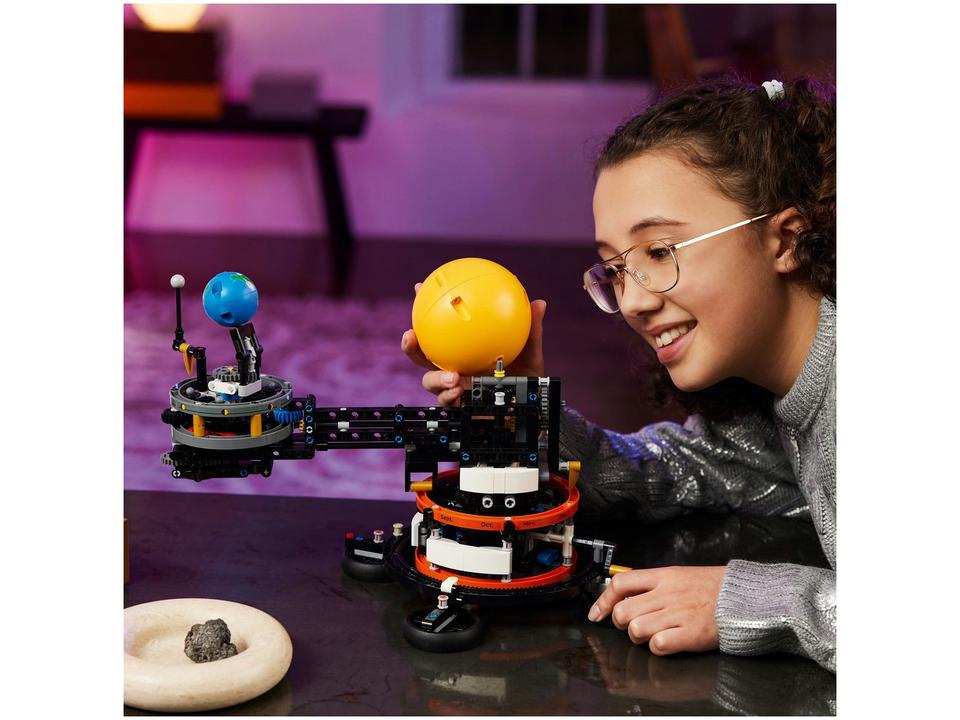 LEGO Technic Planeta Terra e Lua em Órbita - 5