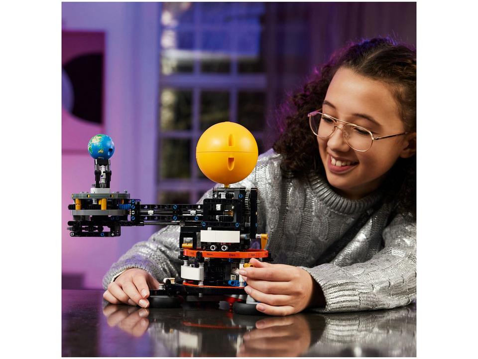 LEGO Technic Planeta Terra e Lua em Órbita - 3