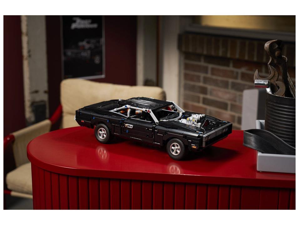 LEGO Technic Velozes e Furiosos: Dodge Charger - 2