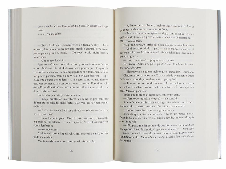 Livro A Rainha Vermelha Victoria Aveyard - 3