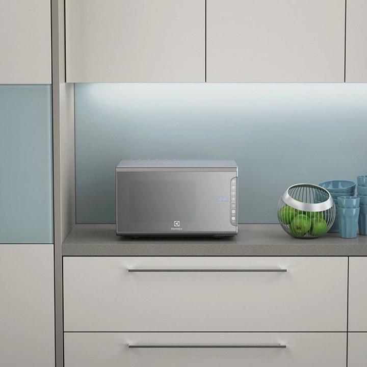 Micro-ondas Electrolux 31L cor Inox Espelhado com Painel Integrado e Função Tira Odor - 11