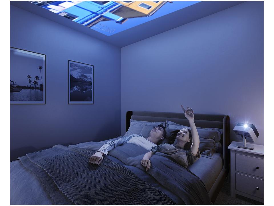 Projetor Portátil com Suporte Ajustável Smart Epson Lifestudio Flex Full HD EF-71W Som Bose Google TV Wi-Fi Branco Pérola - 1